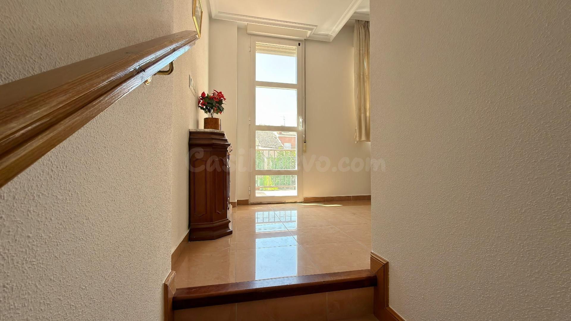 Adosado céntrico para entrar a vivir con entrada independien - foto 5