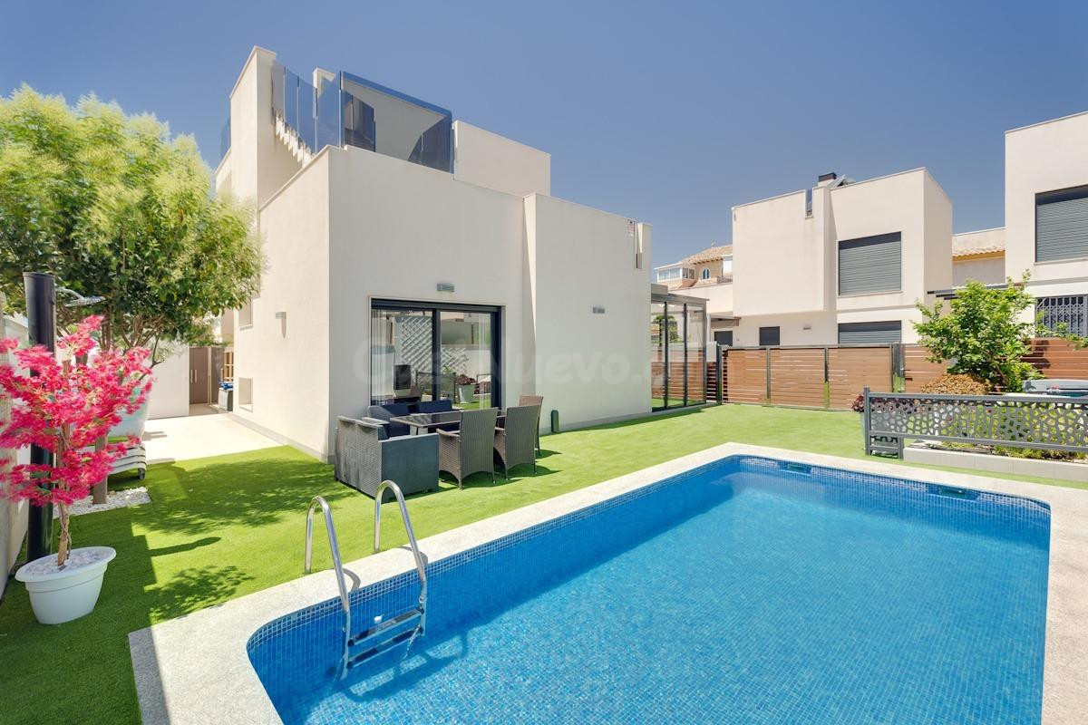IMPRESIONANTE VILLA DE LUJO EN URB AZALEA,  AGUAS NUEVAS
