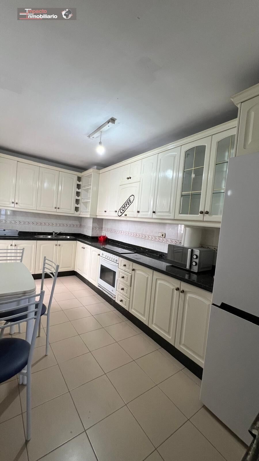 Amplio y Luminoso Piso en Nueva Andalucía, Almería - €290.000 Orientación Sur