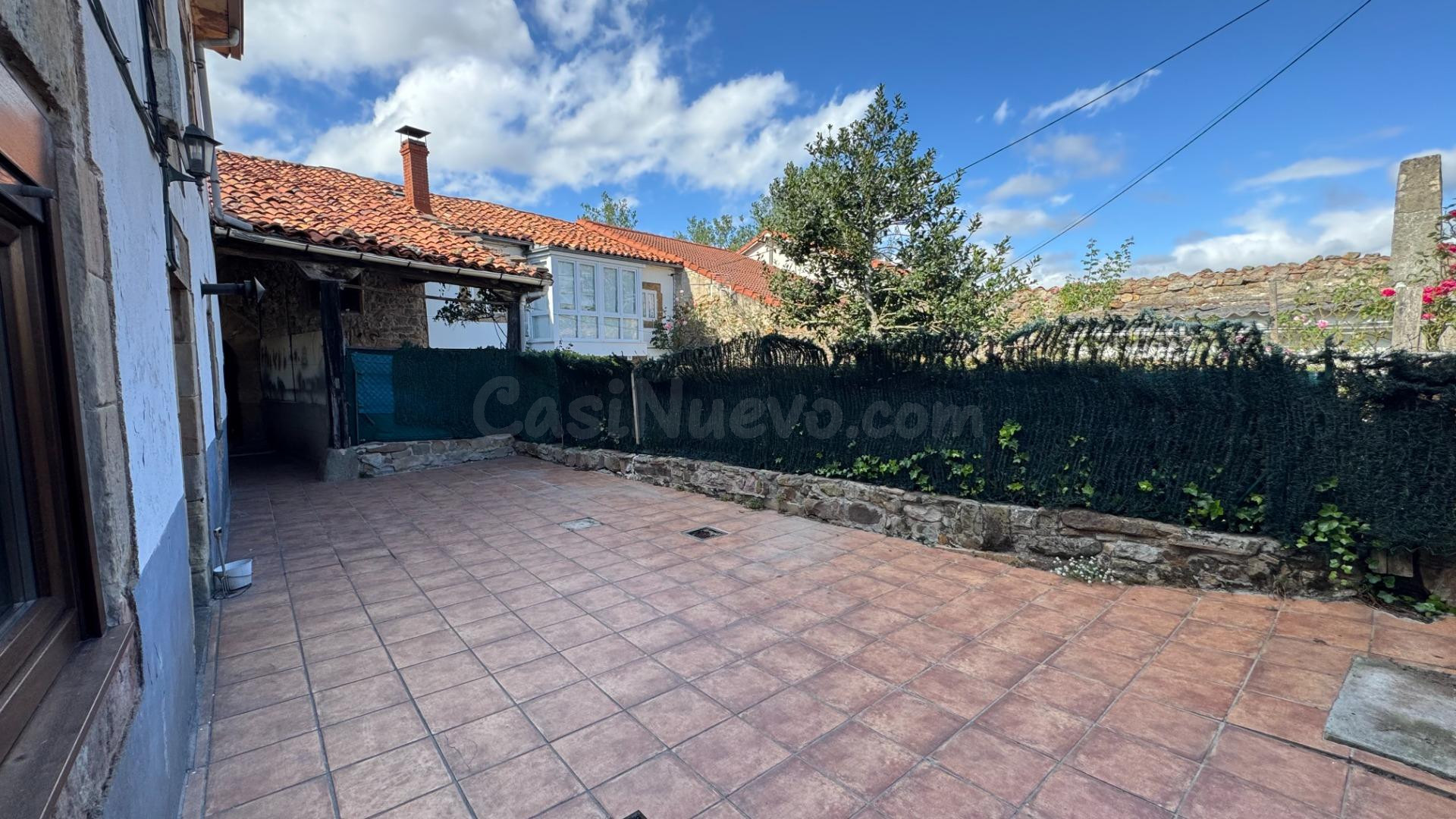 Casa de pueblo pareada reformada con patio de 50 m2 y anexo  - foto 2