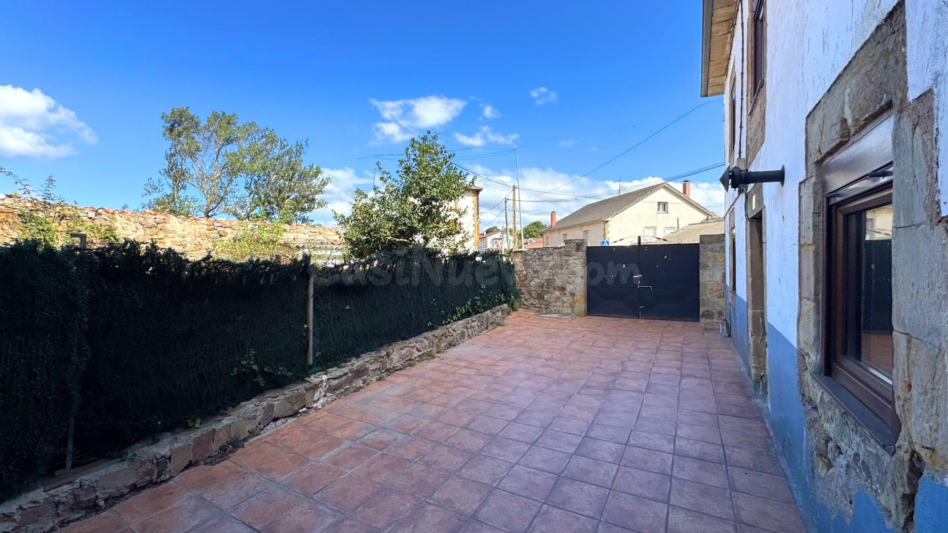 Casa de pueblo pareada reformada con patio de 50 m2 y anexo  - foto 4