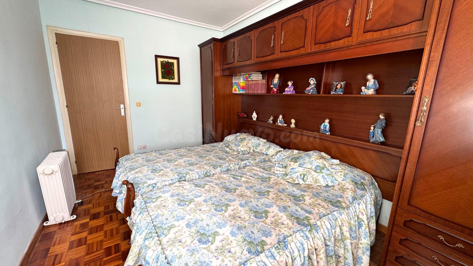 ¡PARA REFORMAR! Espacioso piso de 3 hab. con garaje cerrado  - foto 3