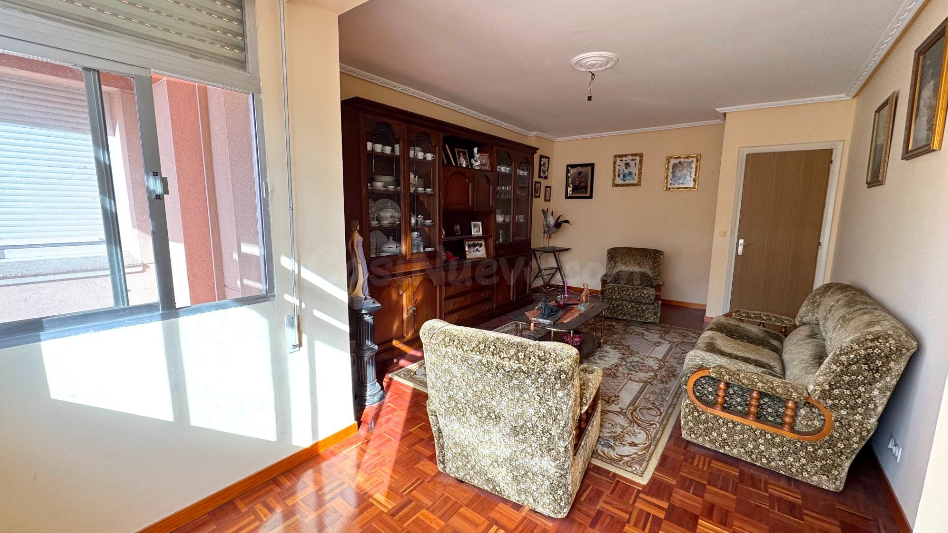 ¡PARA REFORMAR! Espacioso piso de 3 hab. con garaje cerrado  - foto 5