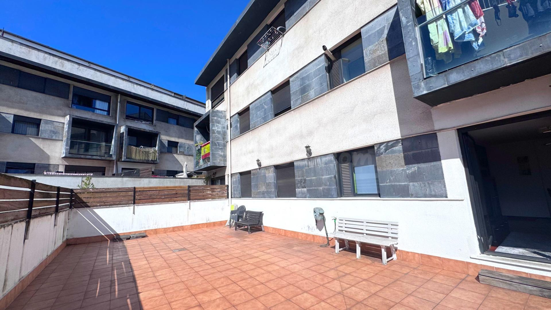 ¡Espectacular bajo amueblado con terraza de 70 m2 y orientación Sur!