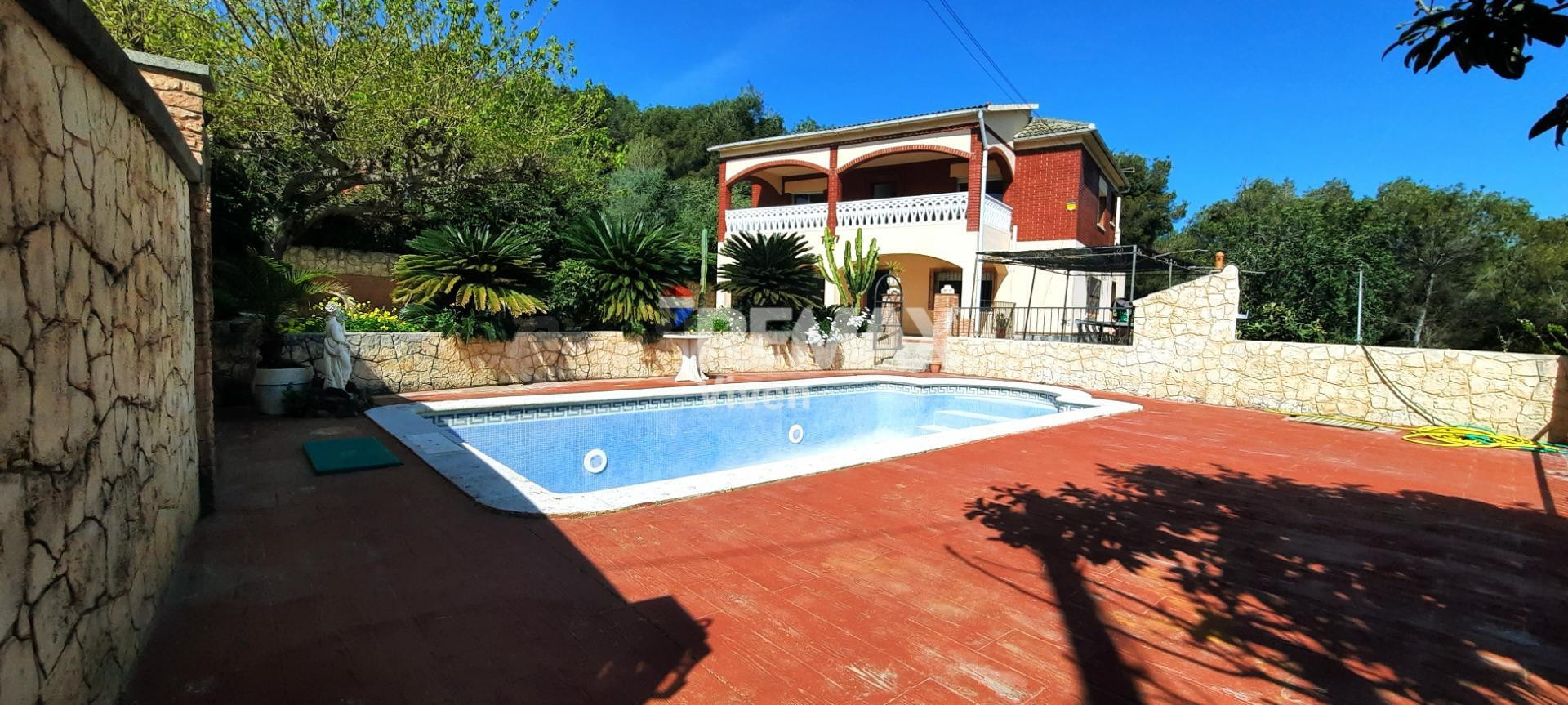 Chalet con piscina en Cubelles, déjalo a tu gusto - foto 3