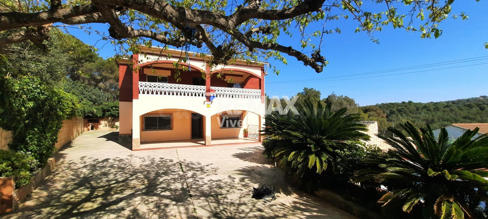 Chalet con piscina en Cubelles, déjalo a tu gusto - foto 4