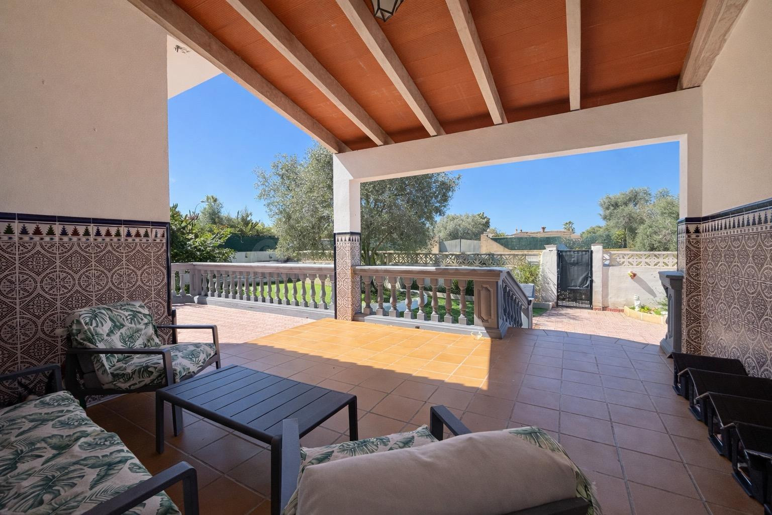 Villa con vistas parciales al mar en Ses Palmeres con apartamento independiente y posibilidad de ampliación