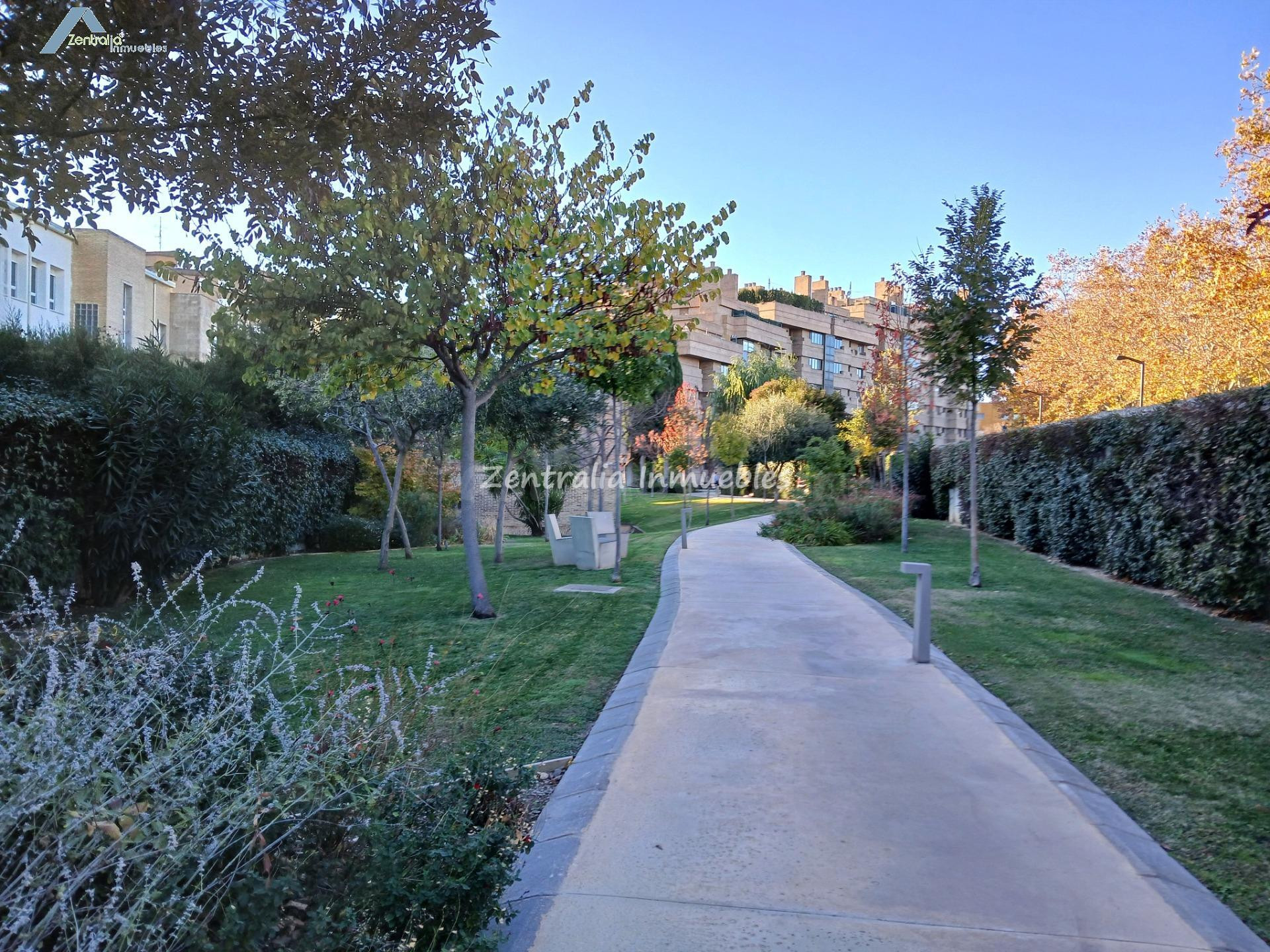 ATICO DÚPLEX, 2 PLAZAS GARAJE, 2 TRASTEROS Y AMPLIA TERRAZA - foto 3