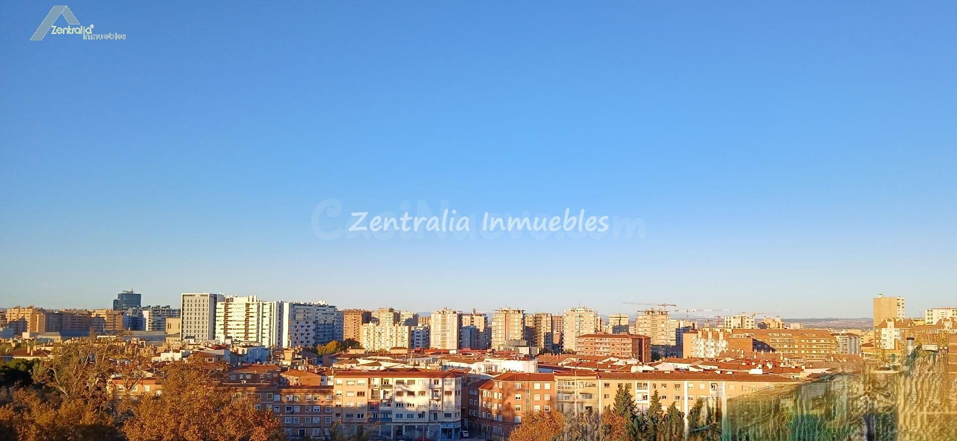 ATICO DÚPLEX, 2 PLAZAS GARAJE, 2 TRASTEROS Y AMPLIA TERRAZA - foto 4