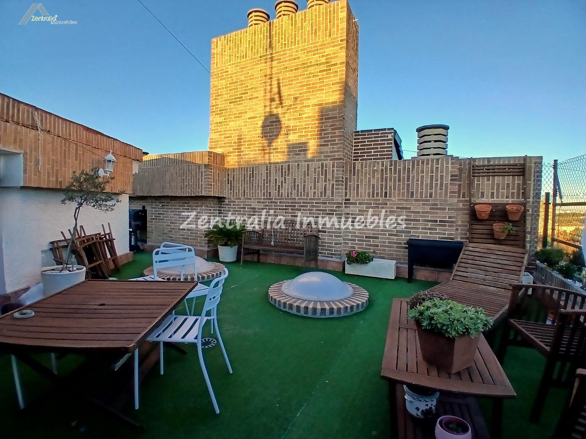 ATICO DÚPLEX, 2 PLAZAS GARAJE, 2 TRASTEROS Y AMPLIA TERRAZA - foto 5