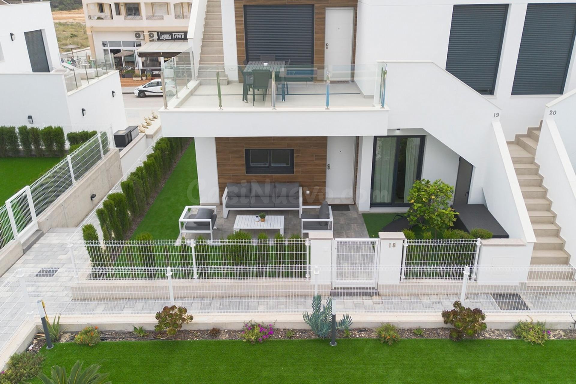 Precioso apartamento en esquina en la exclusiva urbanización Vistabella Golf