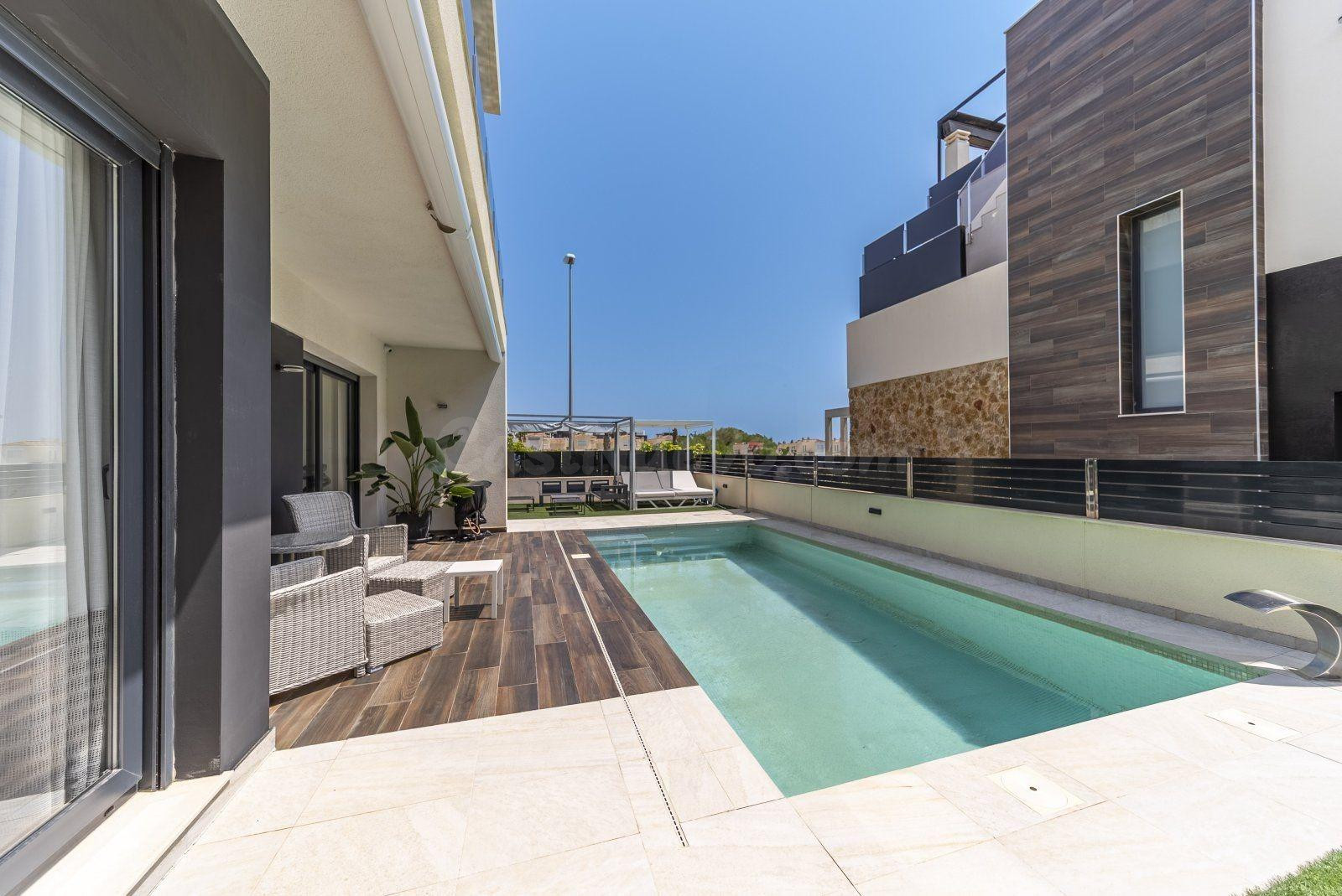 Espectacular Chalet Nuevo en Lomas de Cabo Roig,