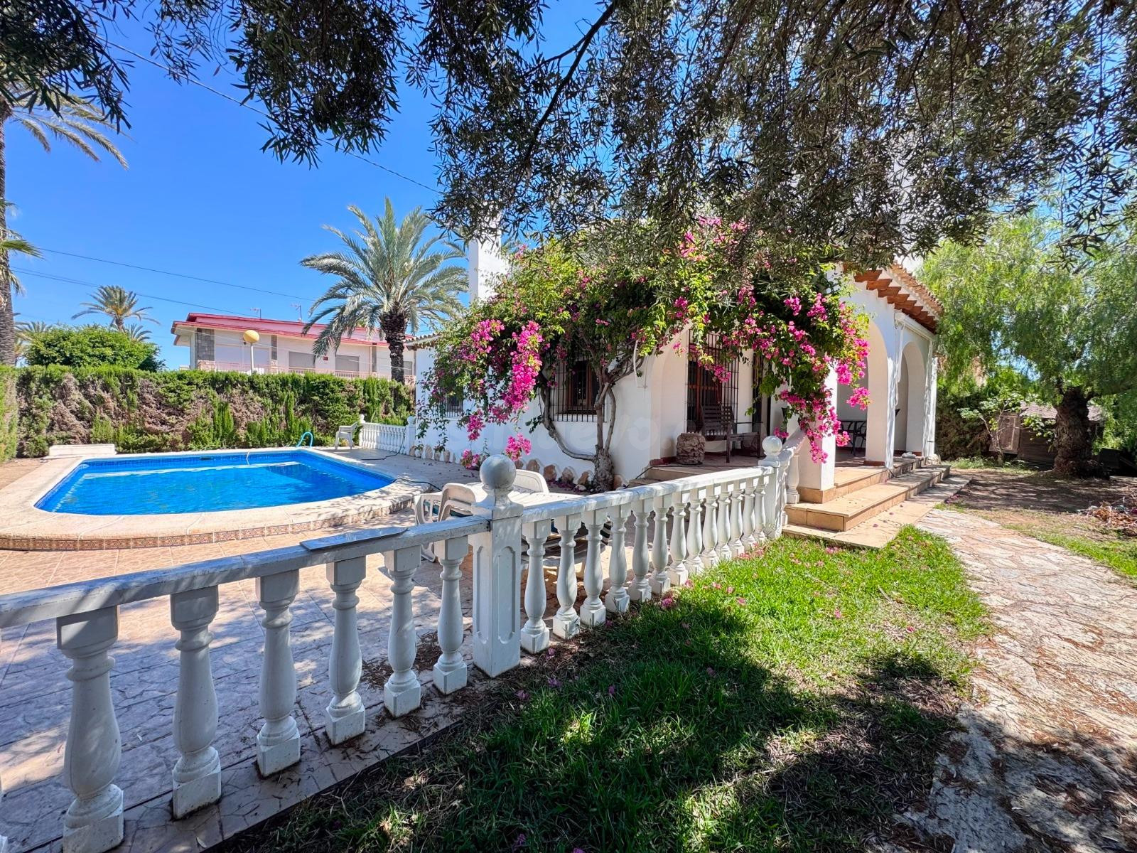 Imponente Chalet en Cabo Roig, Orihuela Costa - ¡Tu hogar ideal frente al mar!