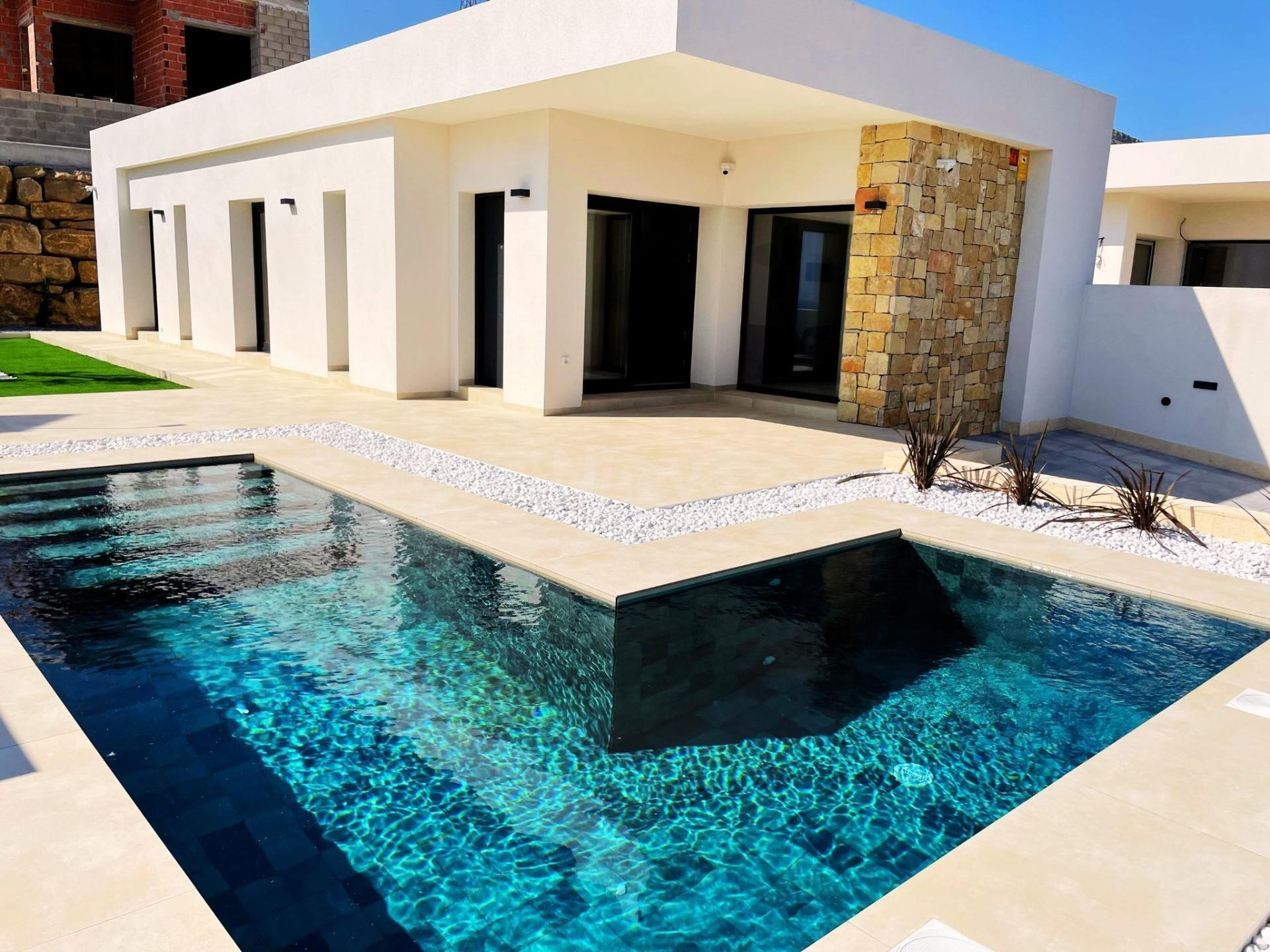 FANTASICA VILLA DE OBRA NUEVA EN ZONAS MUY VERDE EN  FINESTRAT CON PISCINA PROPIA