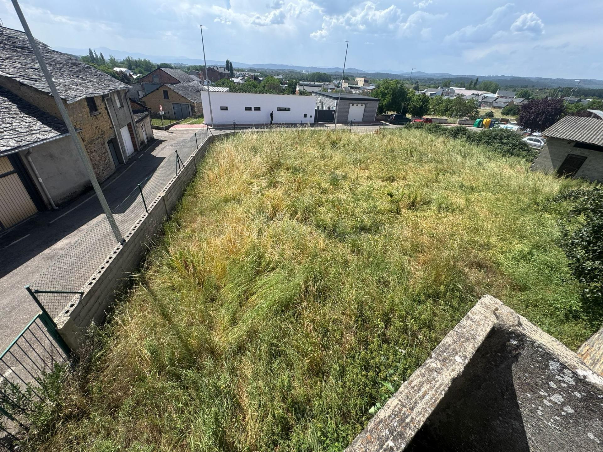 SE VENDE SOLAR EN PLENO CENTRO DE CUBILLOS DEL SIL.  DA A 3  - foto 4