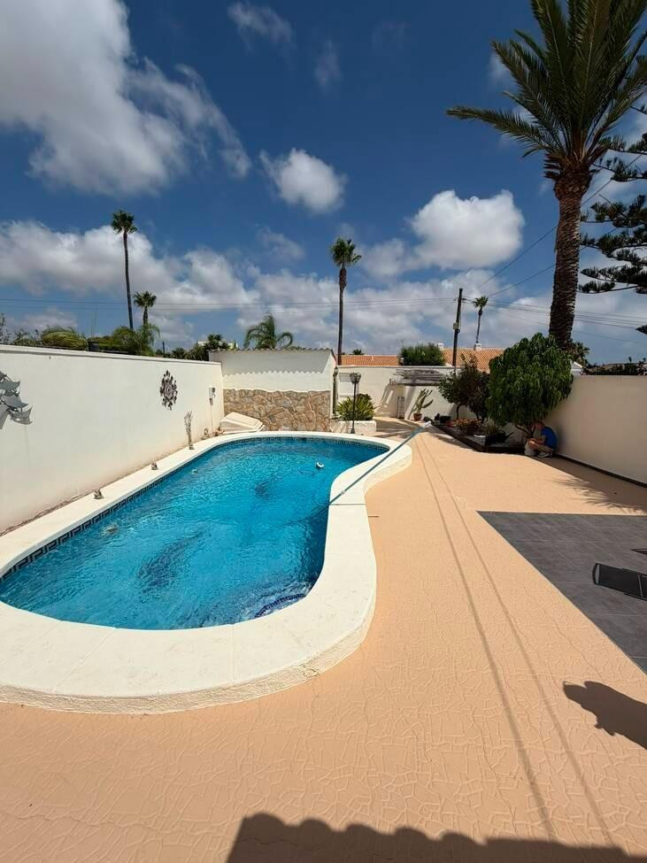 Bungalow con piscina privada en Lomas de Don Juan-  Lomas de Cabo Rog