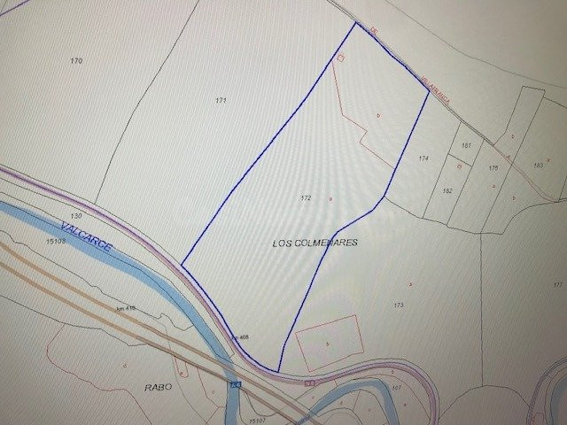 SE VENDE FINCA RUSTICA DE 79.900 M2 EN VILLAFRANCA DEL BIERZ - foto 2