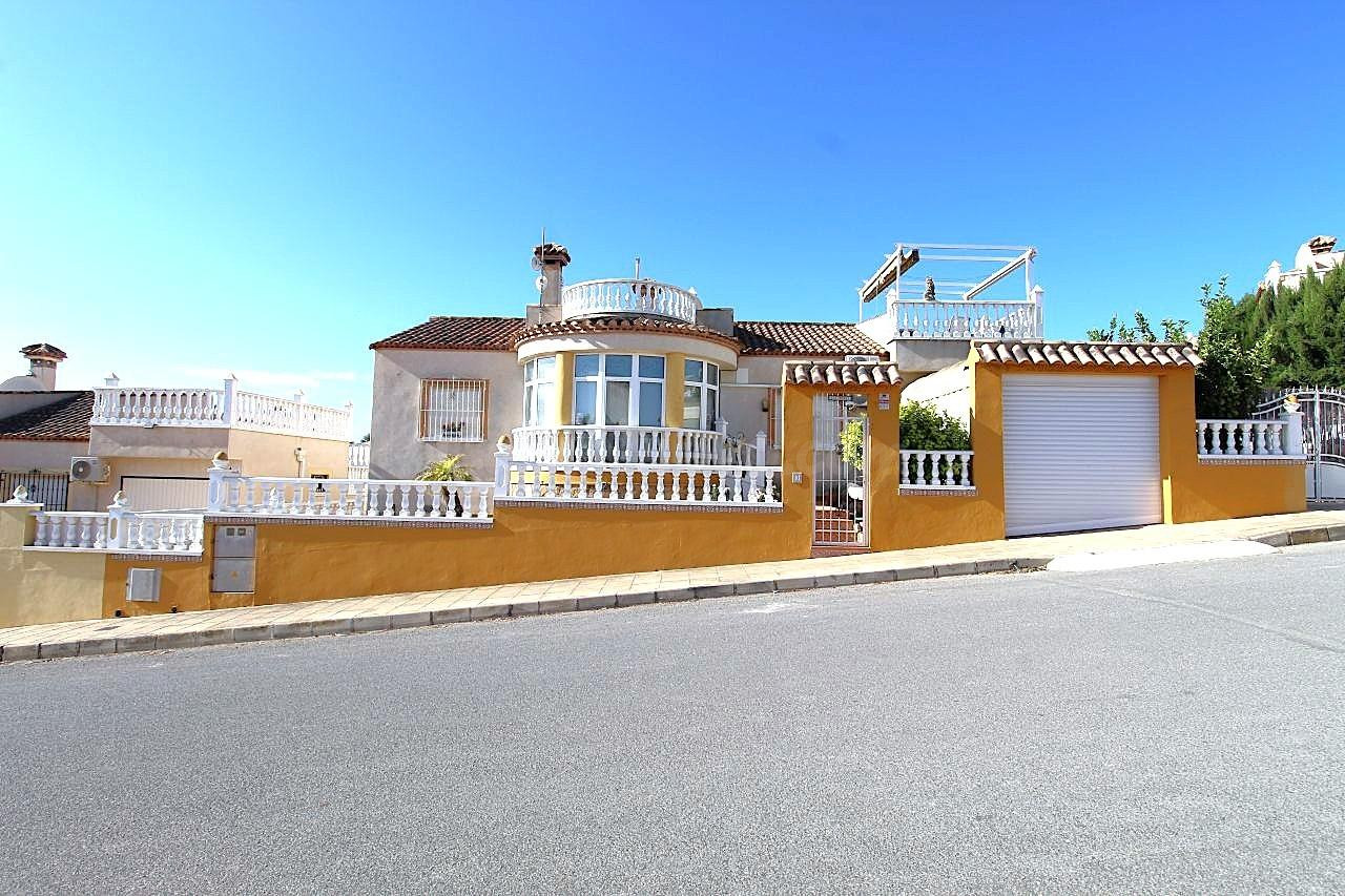 Encantador Chalet en San Miguel de Salinas - ¡Tu nuevo hogar te espera!