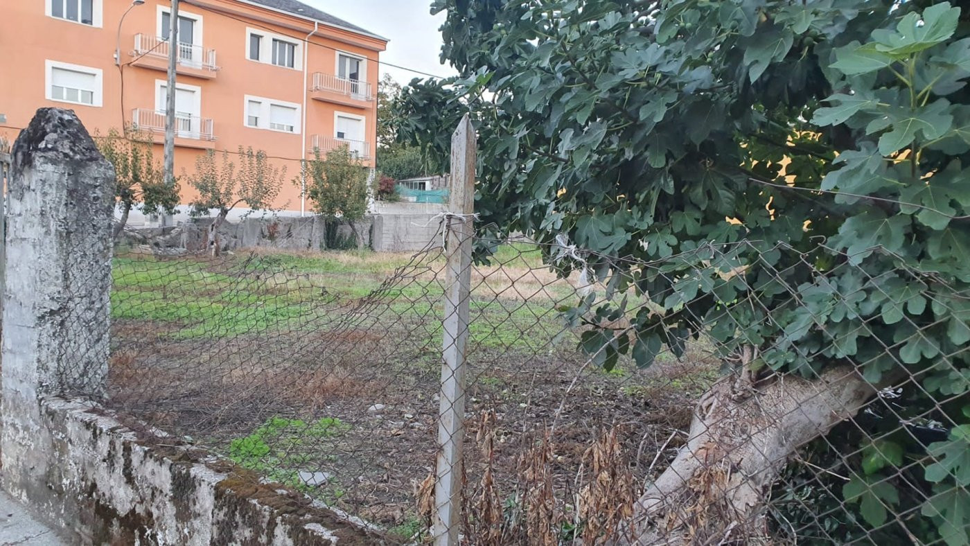 SE VENDE SOLAR EN CACABELOS DE 900 METROS - foto 2