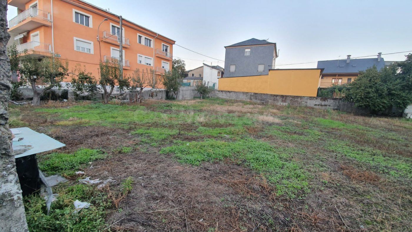 SE VENDE SOLAR EN CACABELOS DE 900 METROS - foto 3