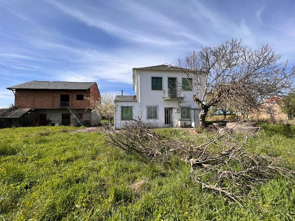 CASA CON 1400M2 DE TERRENO EN MAGAZ DE ABAJO - foto 2