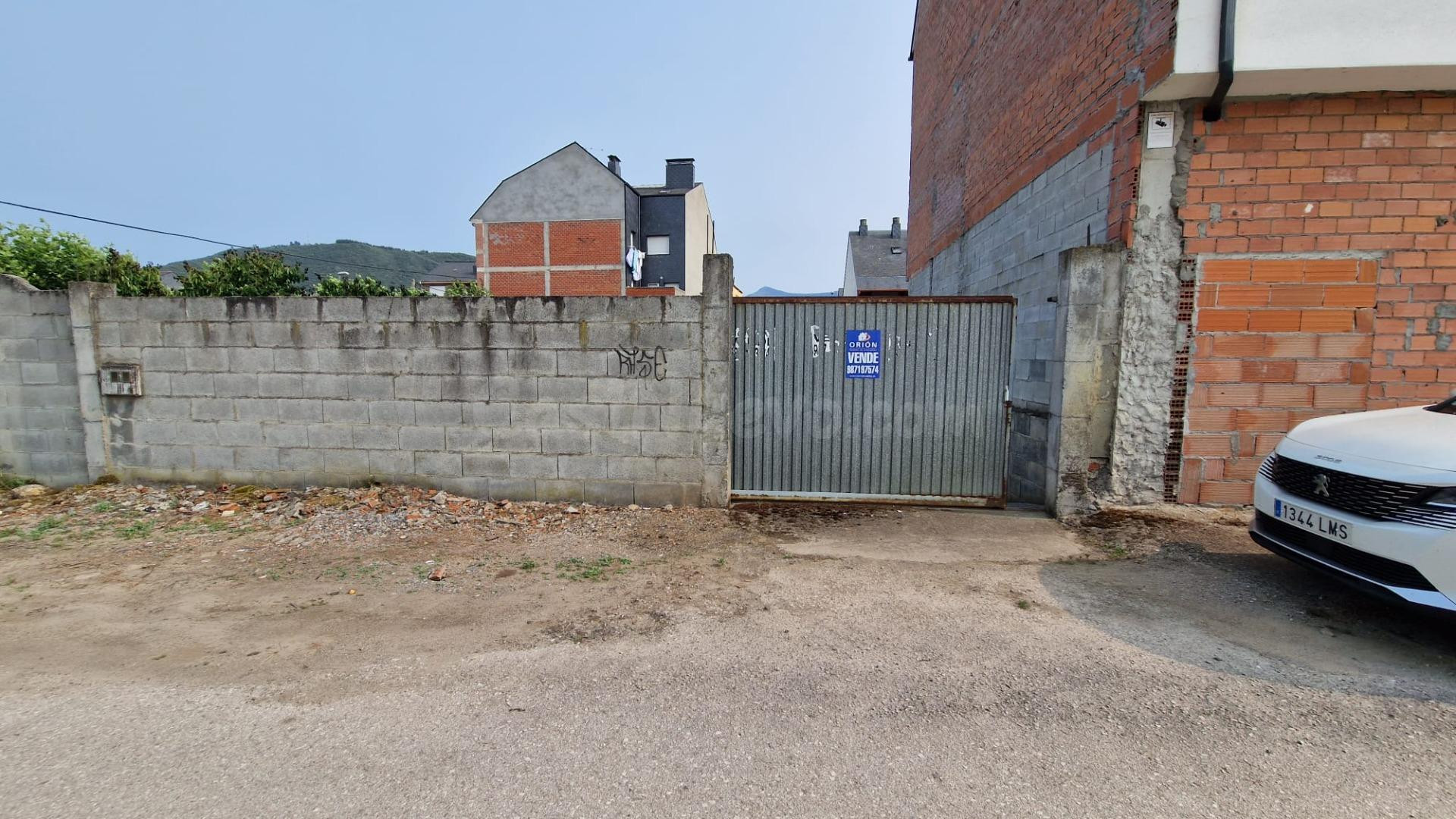 SE VENDE SOLAR DE 209 M2 EN LA PLACA
