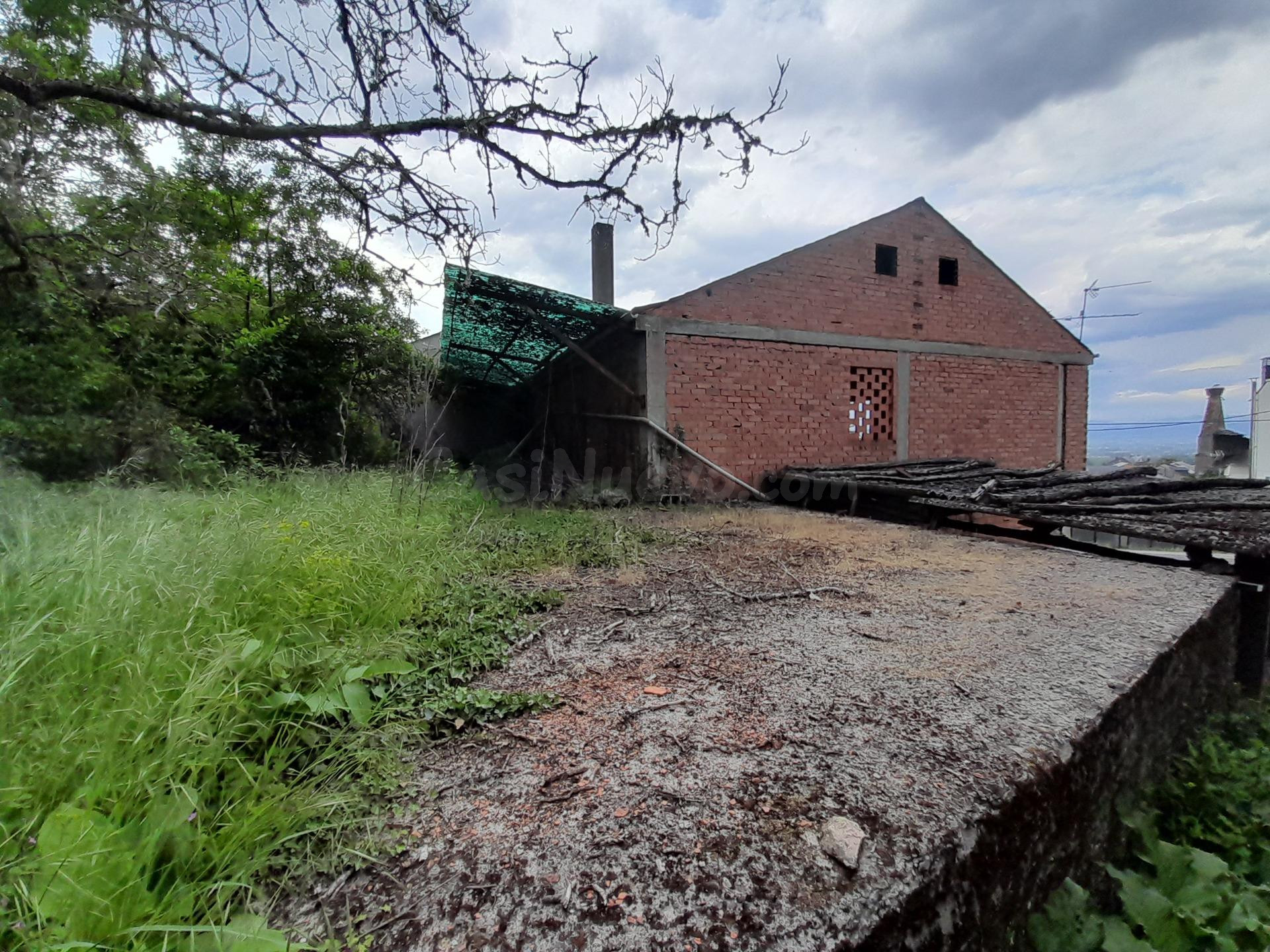 SE VENDE EDIFICACIÓN EN SANTALLA DEL BIERZO - foto 3