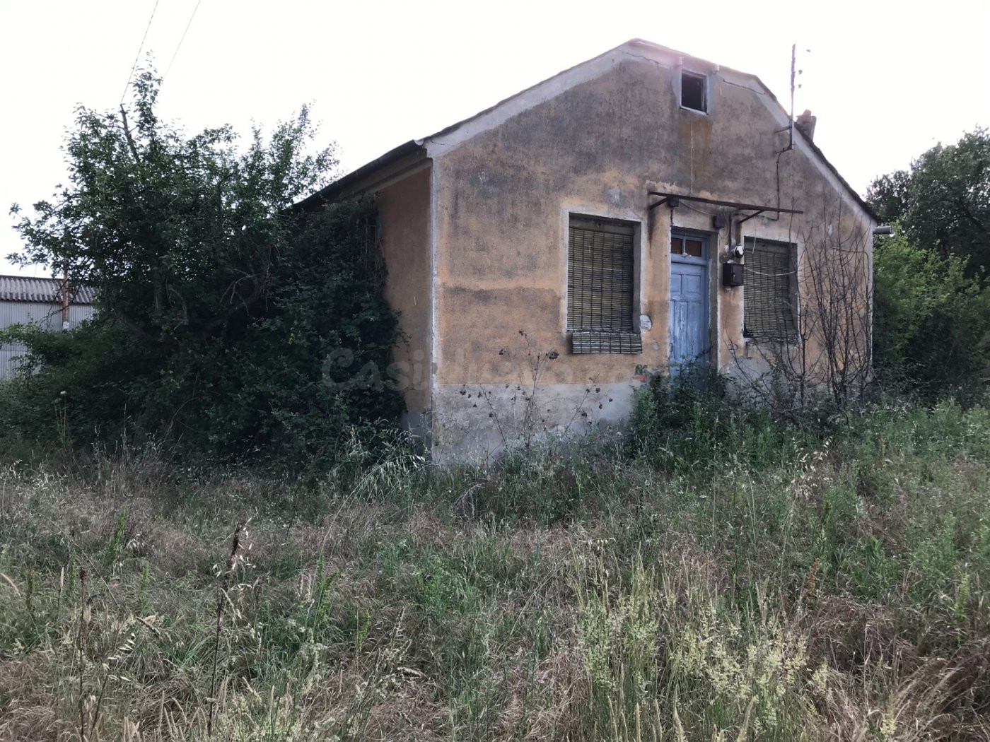 SE VENDE SOLAR DE 3300 M2 CON UNA construcción DE 70 M2 EN A