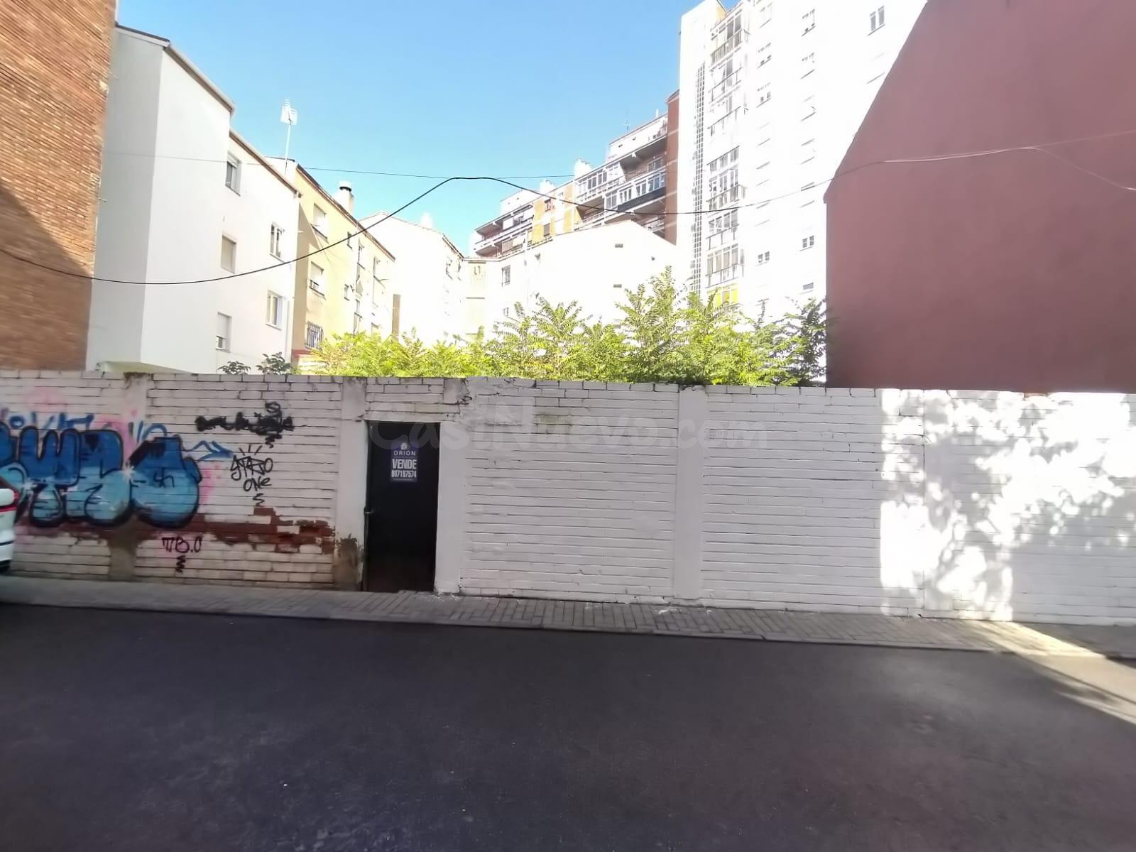 SOLAR EN VENTA EN CALLE ENTALLADORES DE LEÓN - foto 3