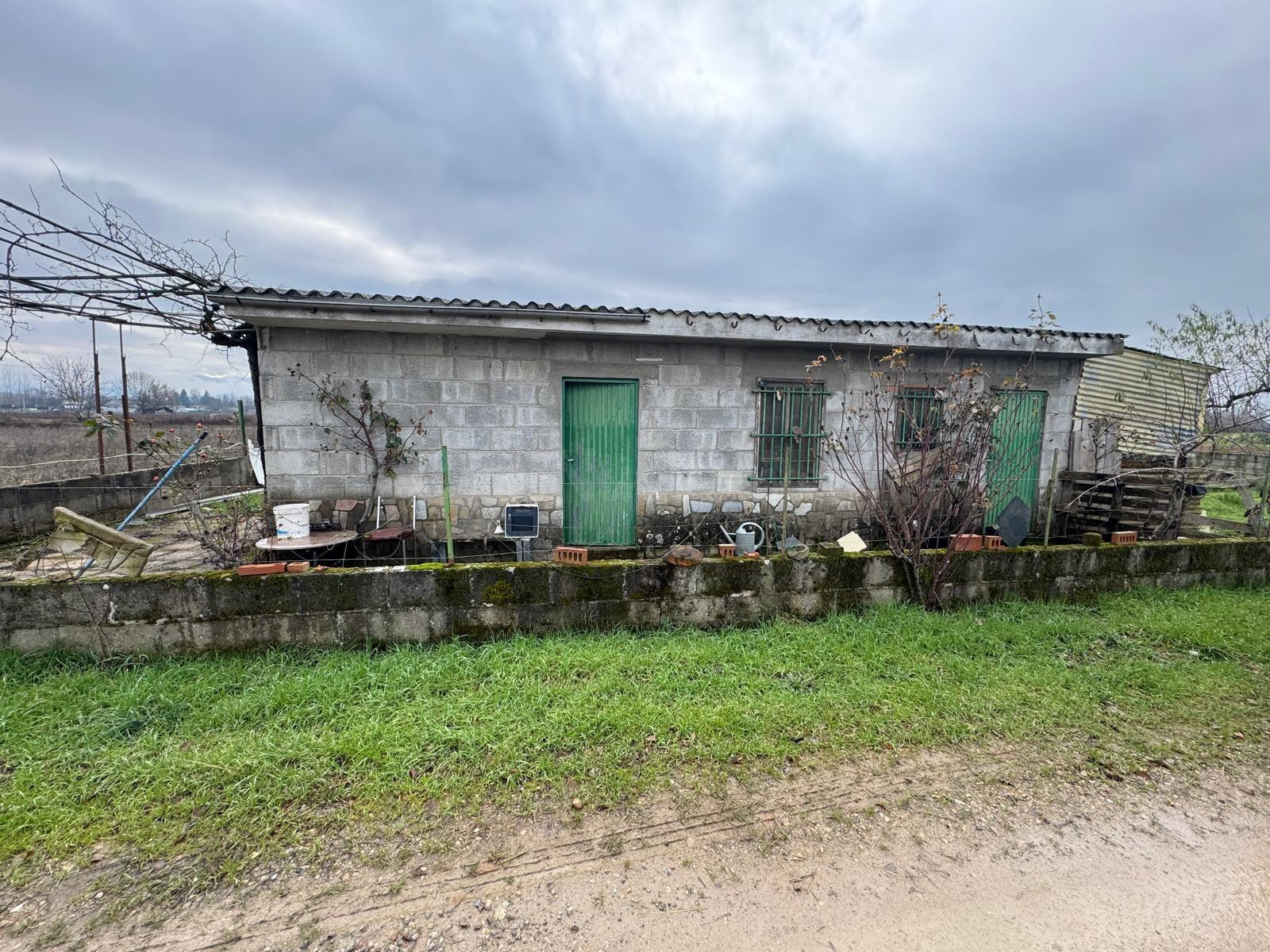 SE VENDE CASA DE APEROS DE BLOQUE DE 40M2 CON UNA FINCA DE 2