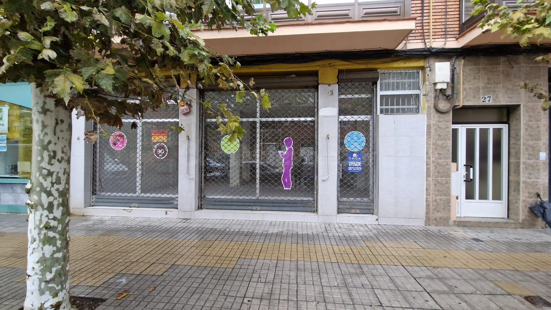 SE VENDE O SE ALQUILA AMPLIO LOCAL EN LA AVENIDA DEL FERROCARRIL