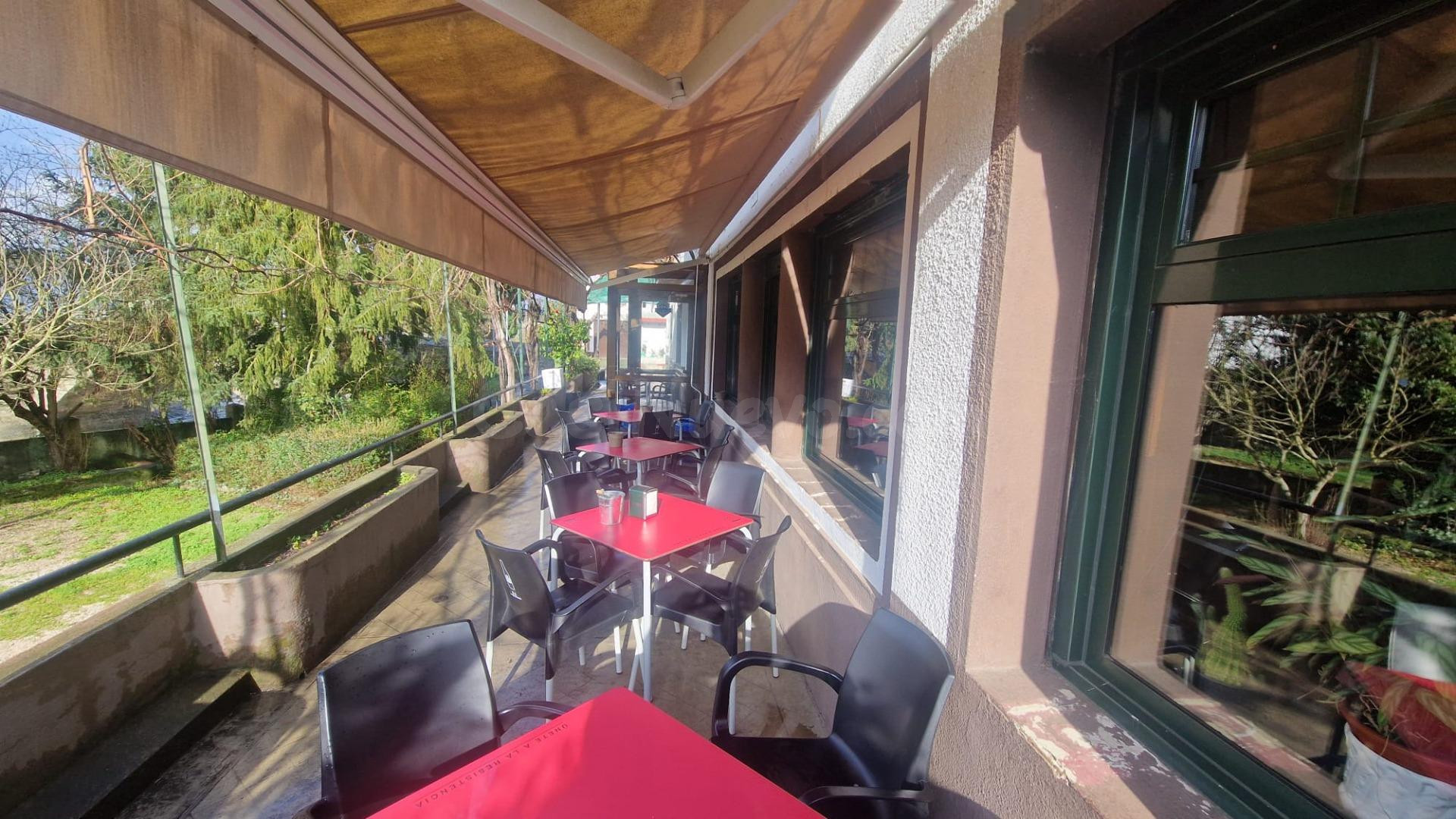 SE VENDE BAR CON TERRENO PARA TERRAZA EN TORAL DE MERAYO - foto 3