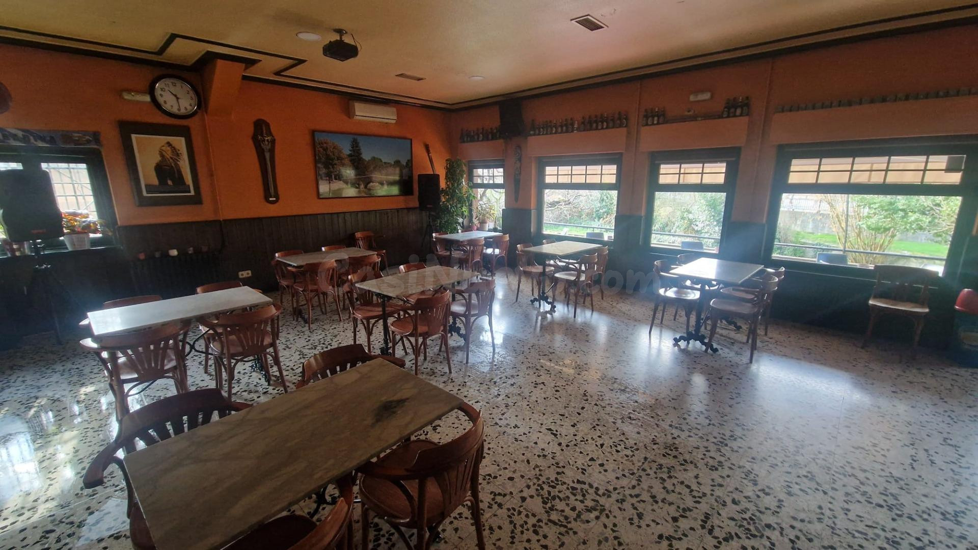 SE VENDE BAR CON TERRENO PARA TERRAZA EN TORAL DE MERAYO - foto 4