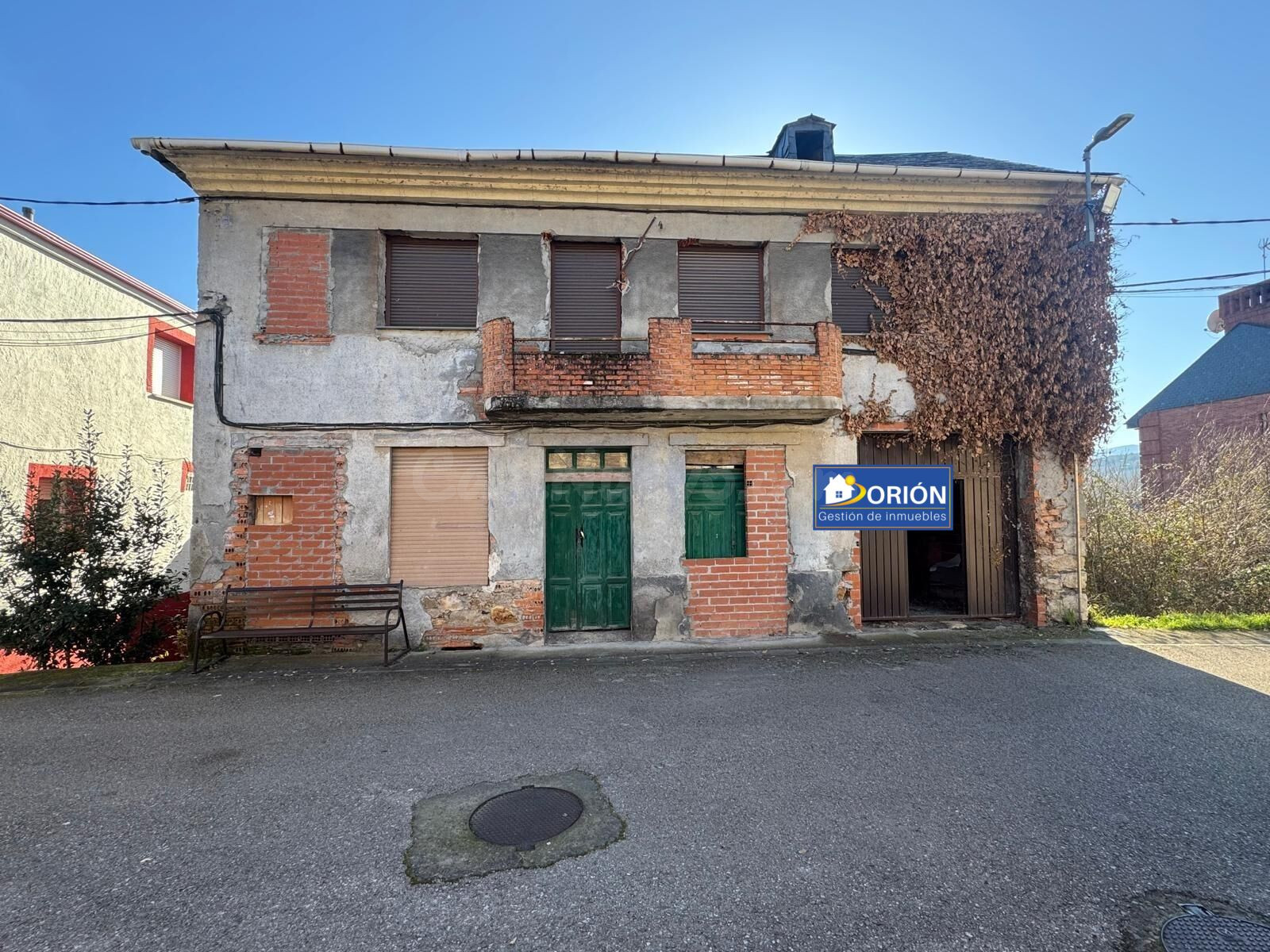 SE VENDE CASA SEMIREFORMADA EN SAN MIGUEL DE LAS DUEÑAS