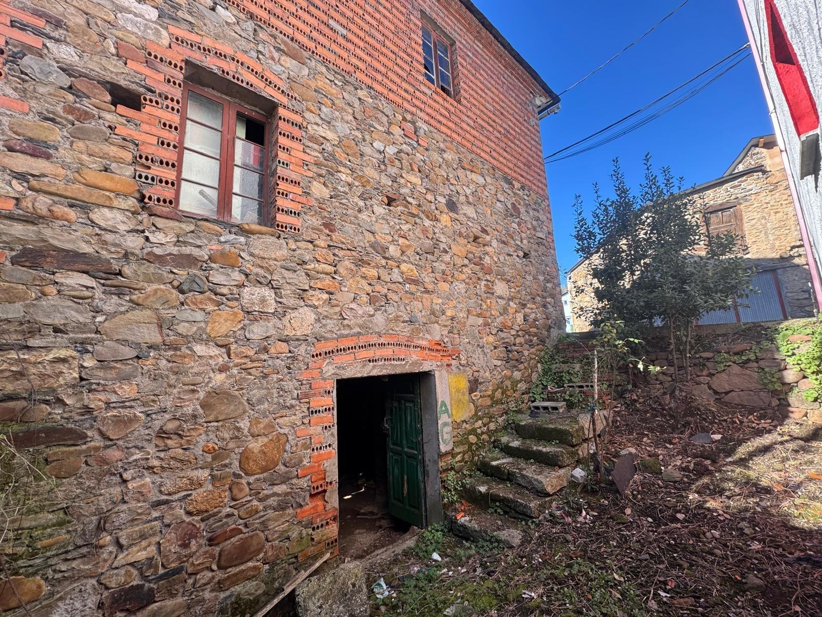 SE VENDE CASA SEMIREFORMADA EN SAN MIGUEL DE LAS DUEÑAS - foto 3
