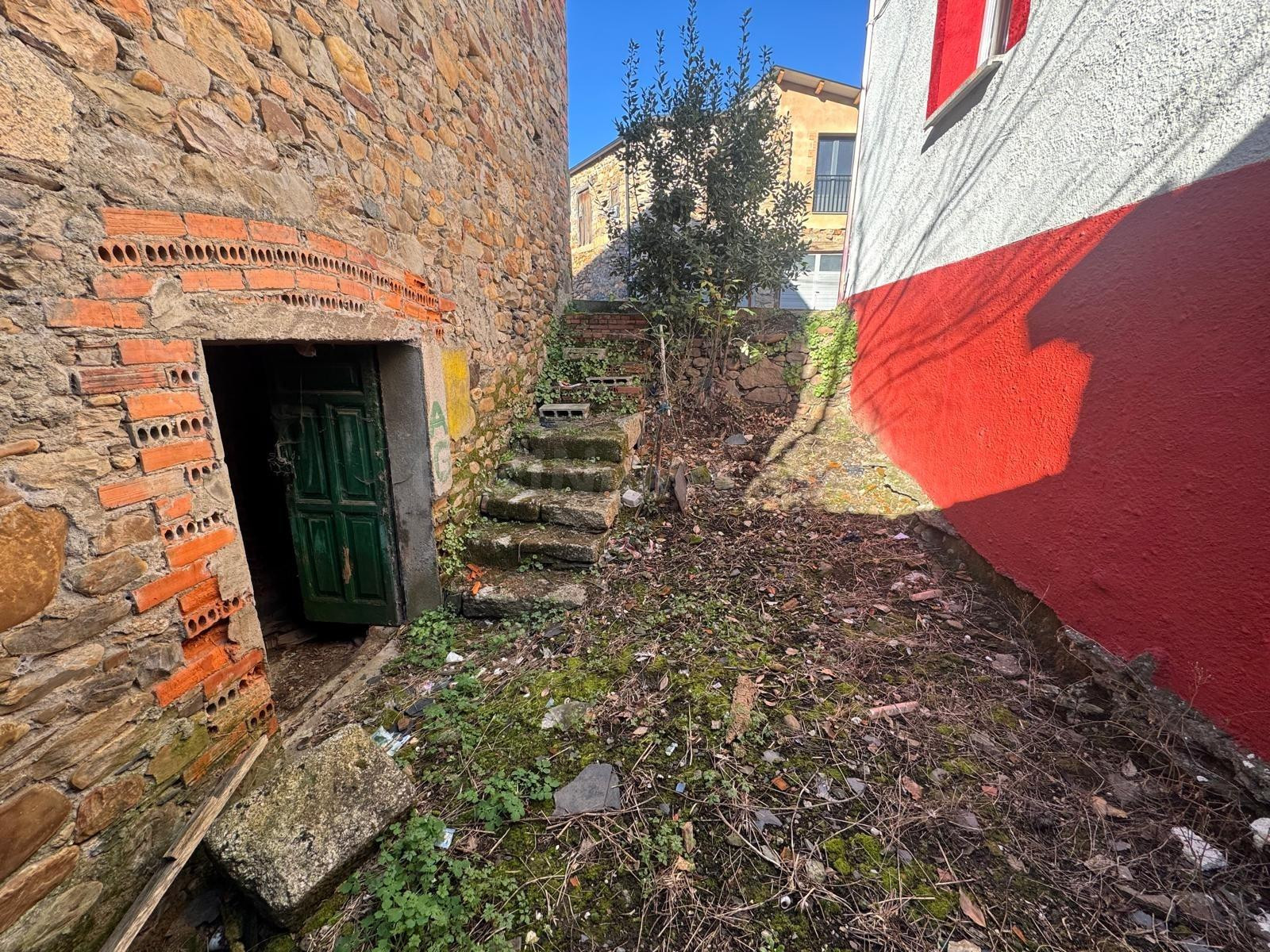 SE VENDE CASA SEMIREFORMADA EN SAN MIGUEL DE LAS DUEÑAS - foto 5