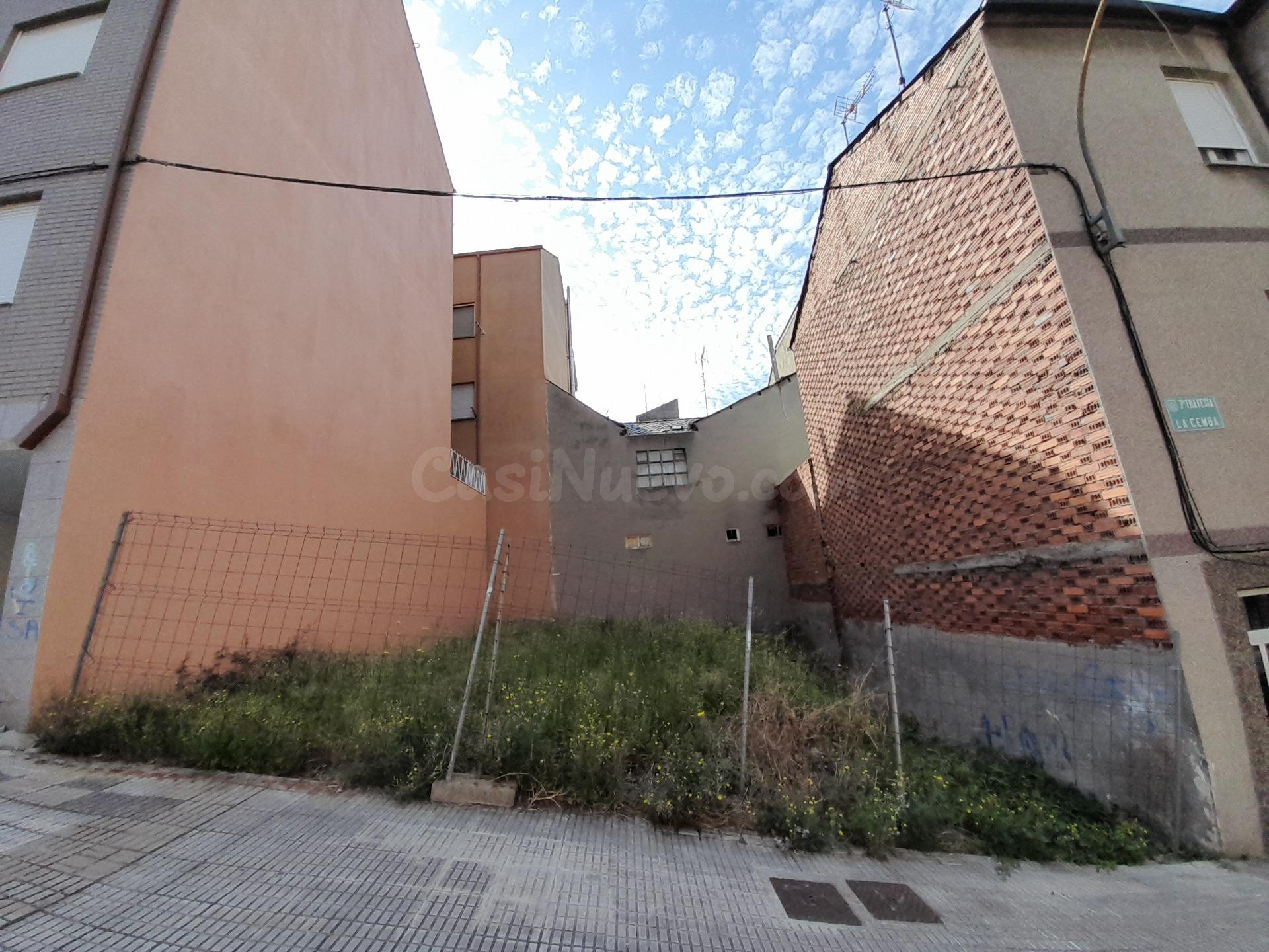 SE VENDE SOLAR EN 7ª TR LA CEMBA. PONFERRADA - foto 2