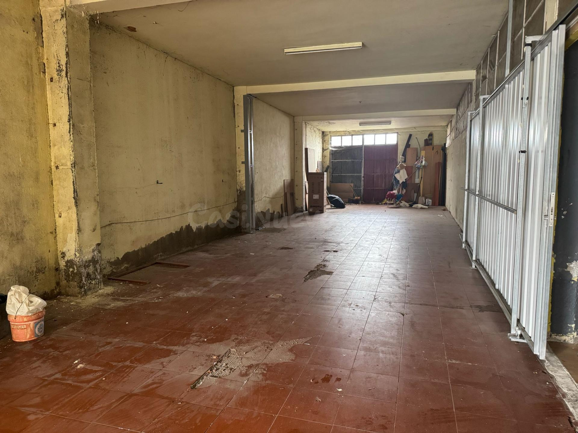 SE ALQUILA NAVE PEQUEÑA DE 150M2 EN COMPOSTILLA