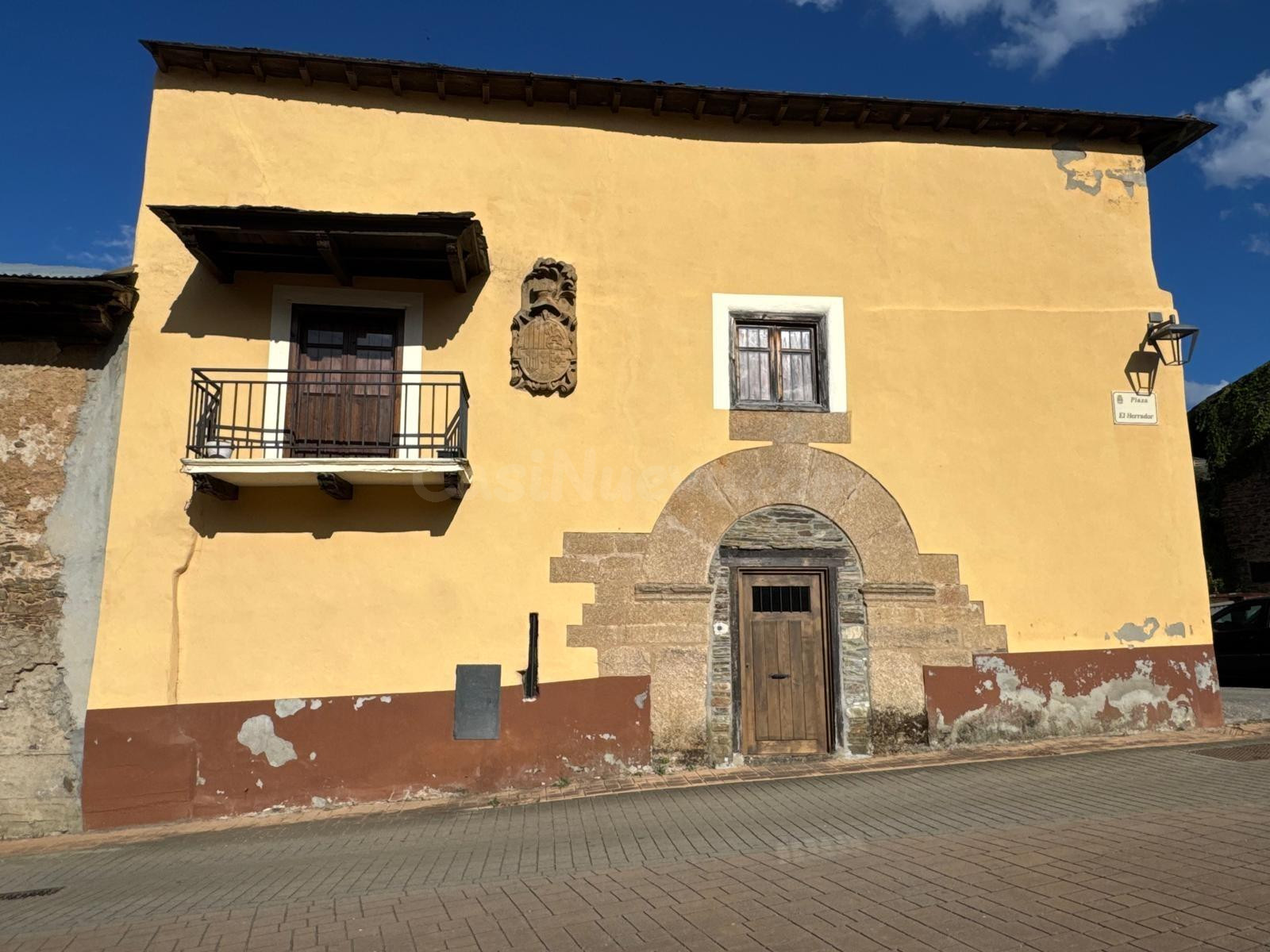 ENCANTADORA CASA EN VILLAR DE LOS BARRIOS- PONFERRADA
