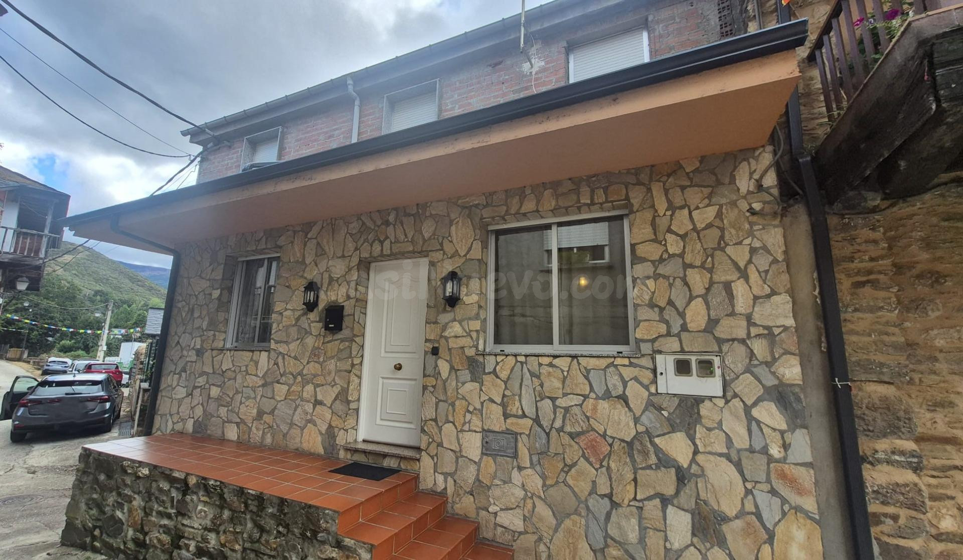 SE VENDE CASA CON JARDIN EN VILLANUEVA DE VALDUEZA
