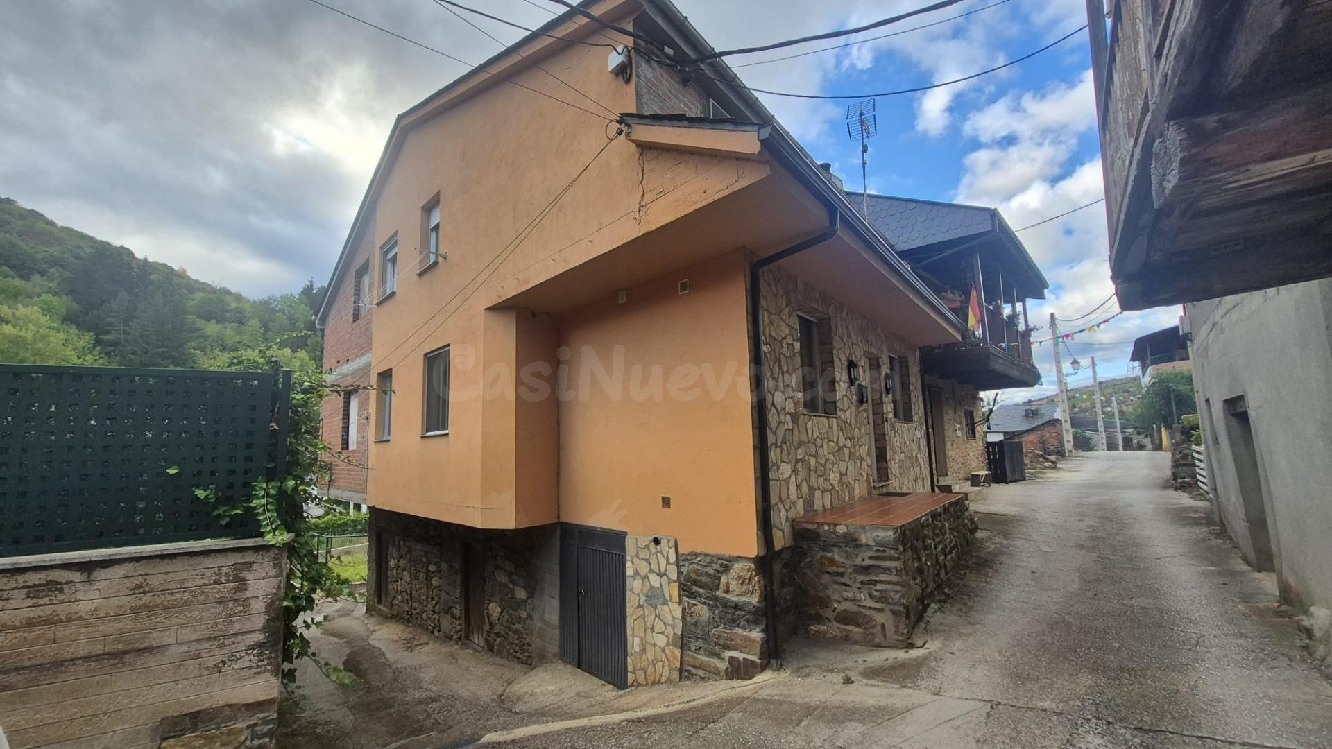 SE VENDE CASA CON JARDIN EN VILLANUEVA DE VALDUEZA - foto 2
