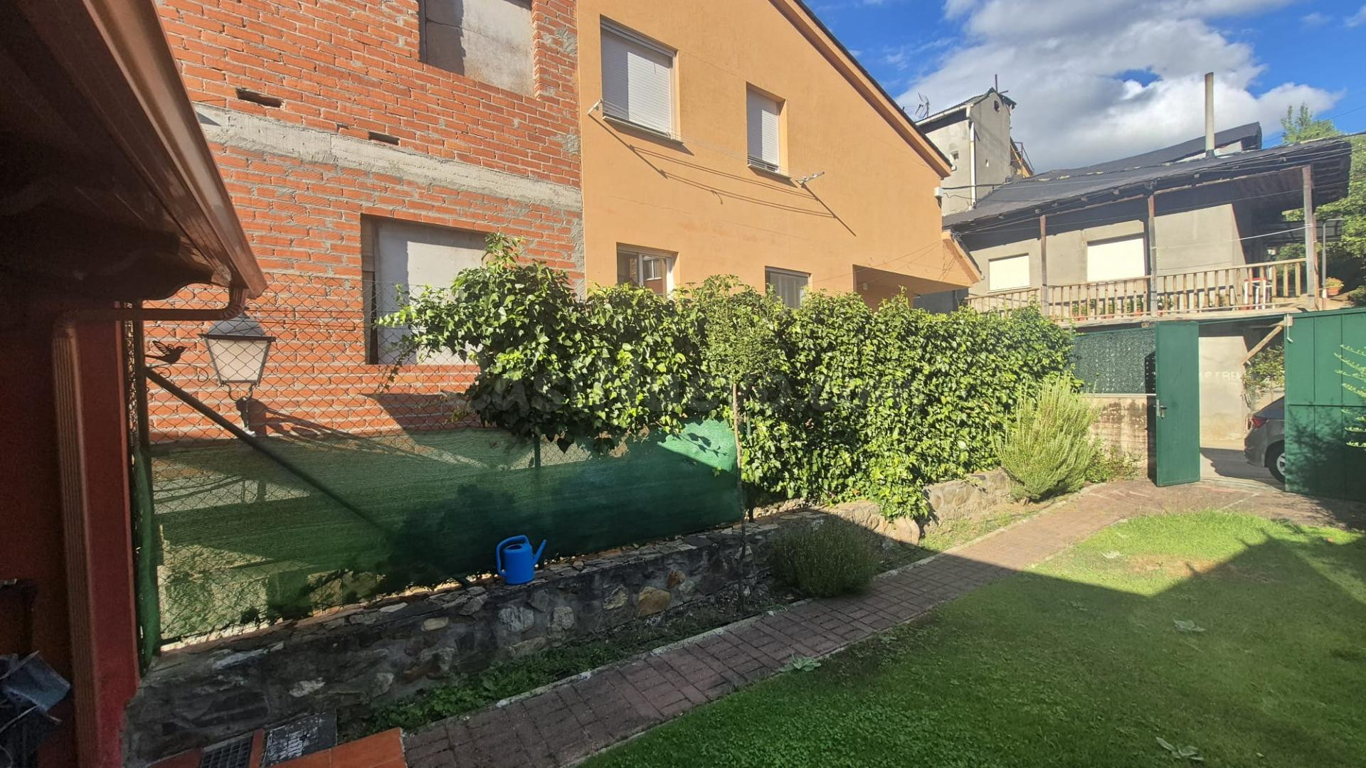 SE VENDE CASA CON JARDIN EN VILLANUEVA DE VALDUEZA - foto 3