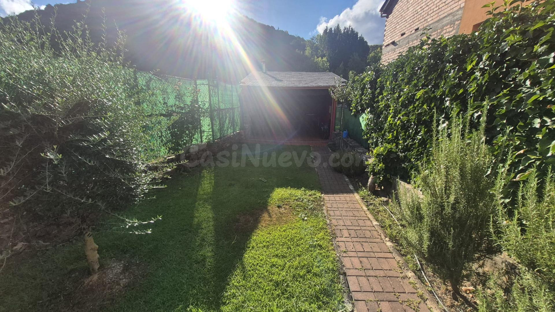 SE VENDE CASA CON JARDIN EN VILLANUEVA DE VALDUEZA - foto 5