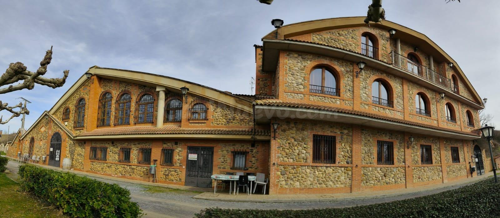 COMPLEJO HOTELERO EN VENTA EN VALDEVIMBRE - foto 3