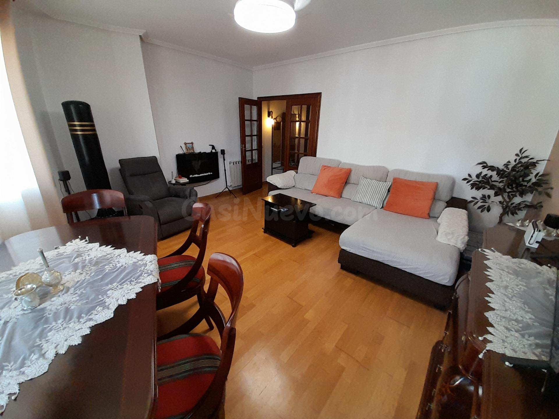AMPLIO PISO CON TERRENO ADICIONAL EN CACABELOS.  109.000 €
