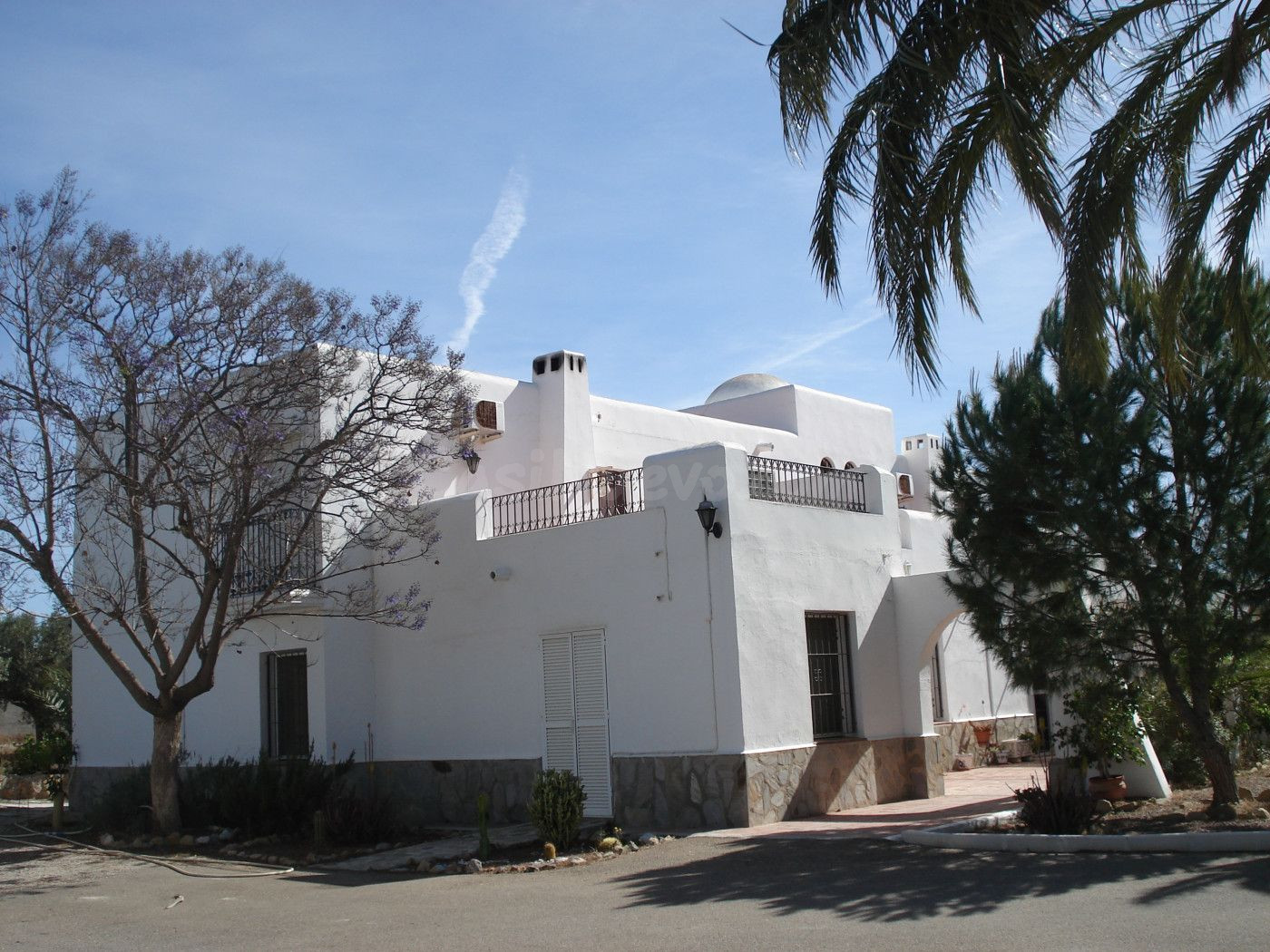 Casa con terreno, cuatro dormitorios, finca, cortijo y resta - foto 2