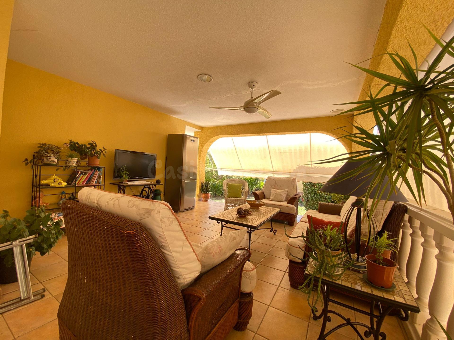 Chalet independiete con 9 Hab y 4 Baños con piscina y barbac