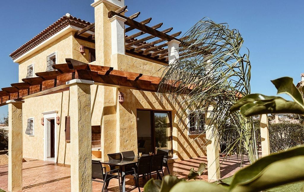 Villa de 4 dormitorios, 3 baños, solarium y  jardín en Deser
