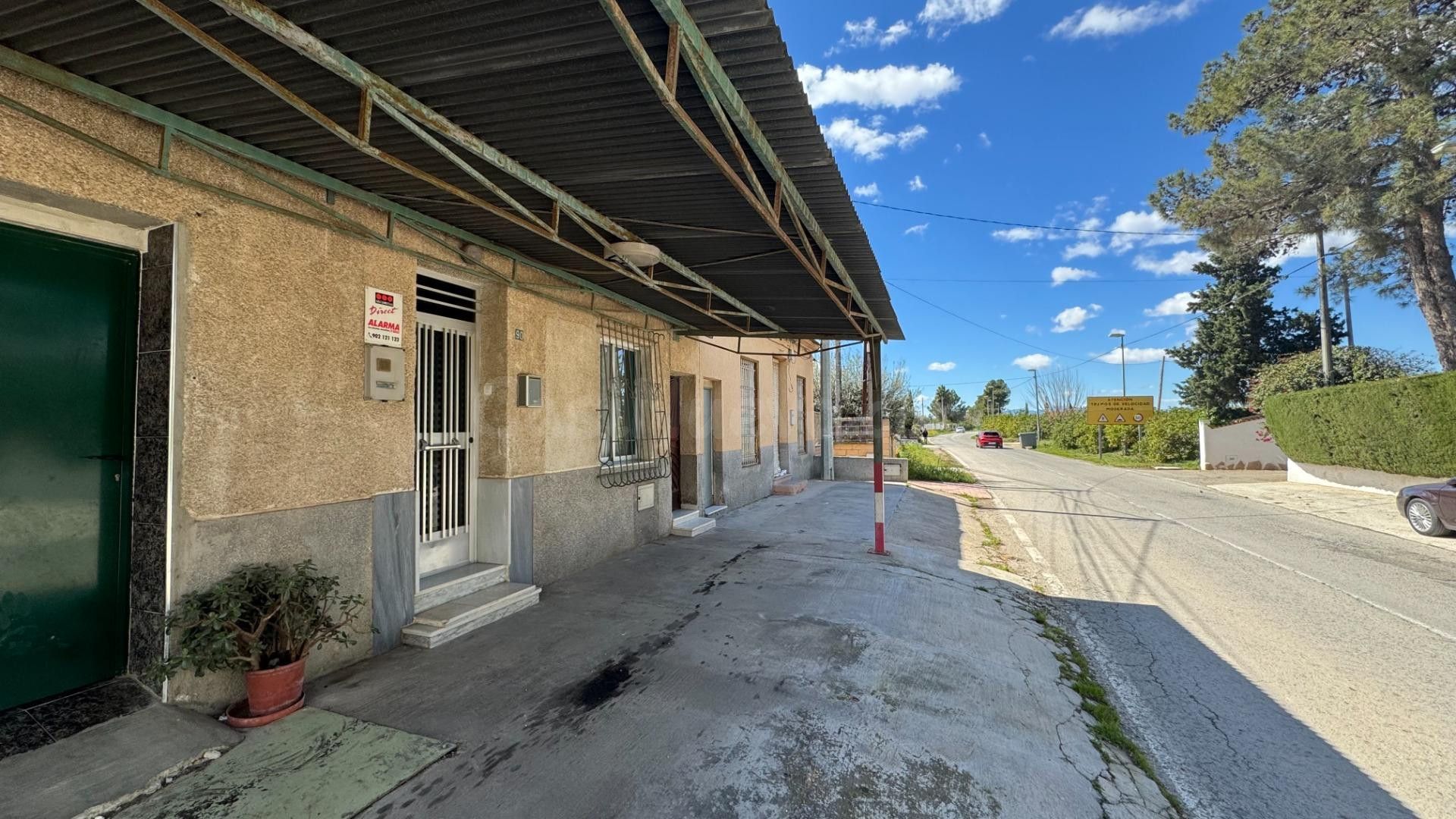 Casa de huerta con patio y aparcamiento – 193 m2 construidos en Los Ramos