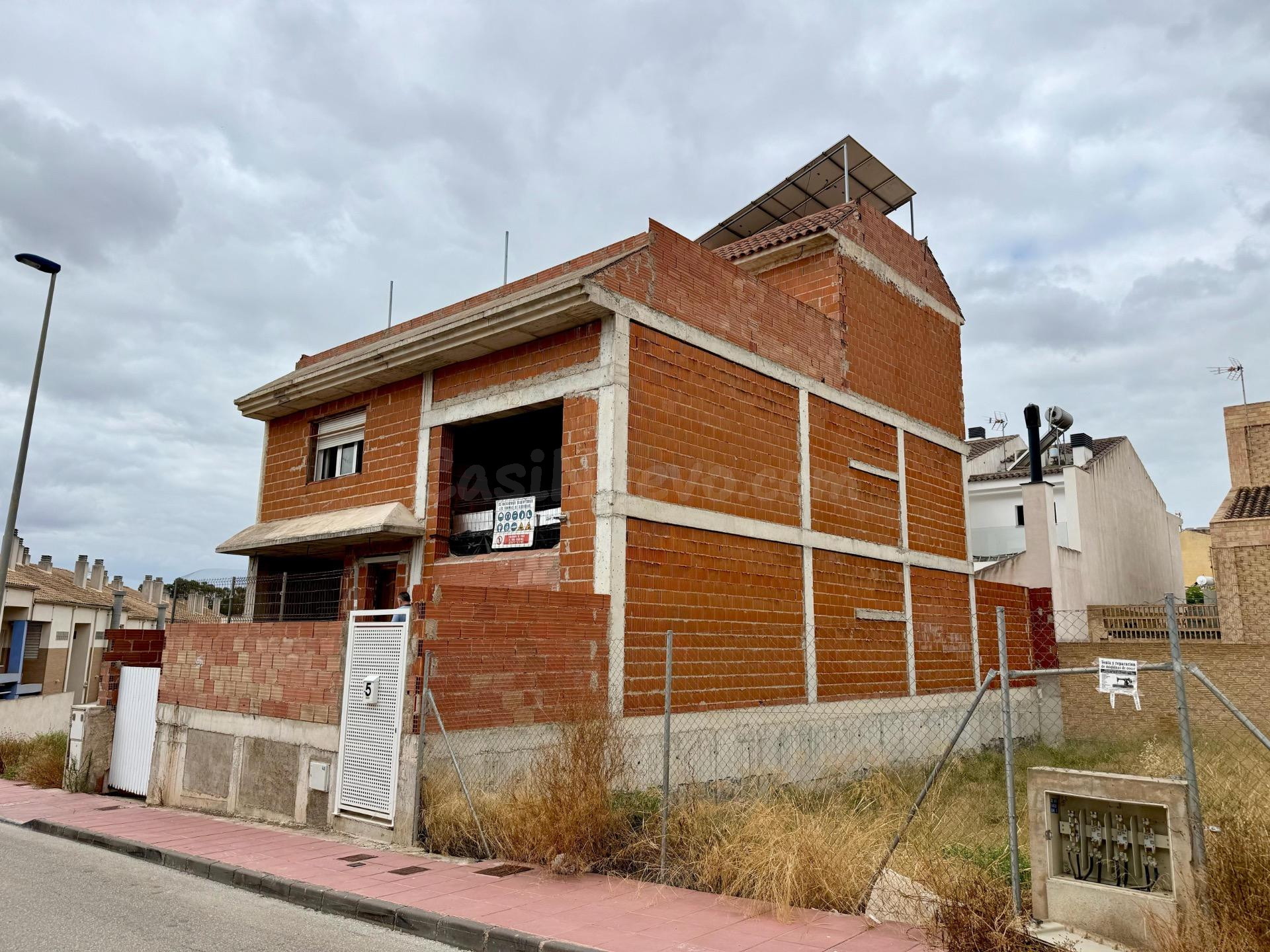 OPORTUNIDAD ÚNICA EN MOLINA DE SEGURA – VIVIENDA DE DISEÑO PARA TERMINAR A TU GUSTO